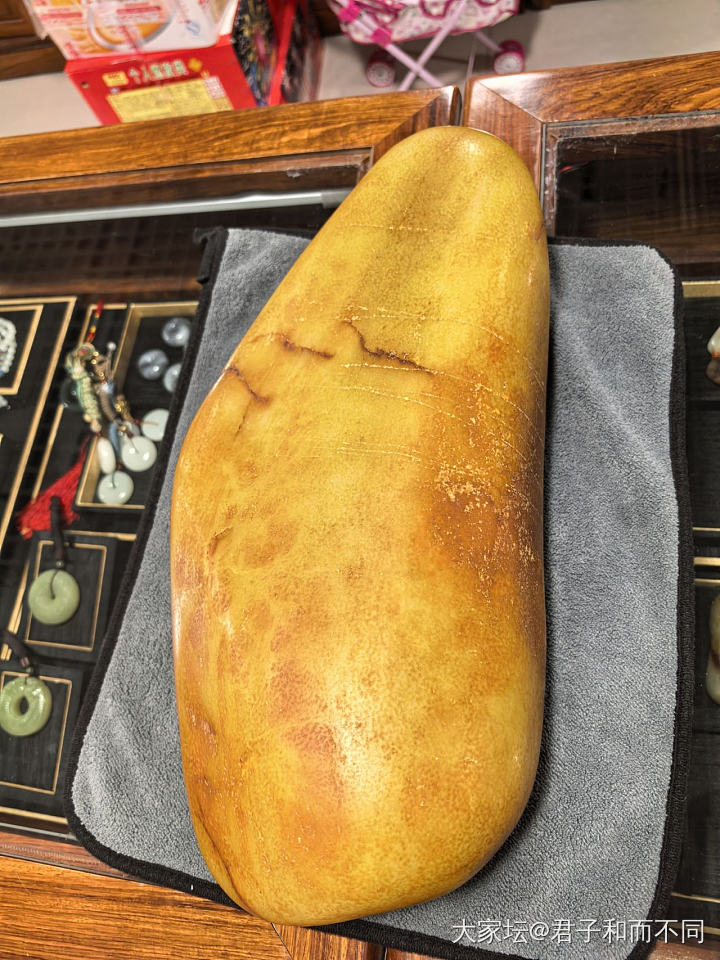 晒几块儿在某店里看的石头😁_原石和田玉