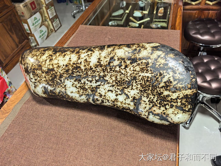 晒几块儿在某店里看的石头😁_原石和田玉