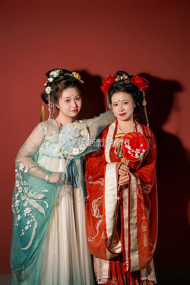 有闺女真好~
可以打扮得美美的拍照，哈哈哈哈哈哈哈!
上次去外面吃饭，临时起意在..._育教亲子