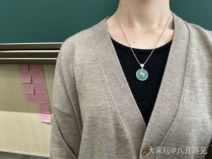 出这四个吊坠_翡翠