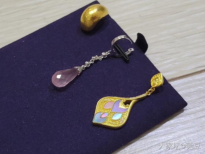 秀秀新入三个小👂饰~_粉晶金耳坠