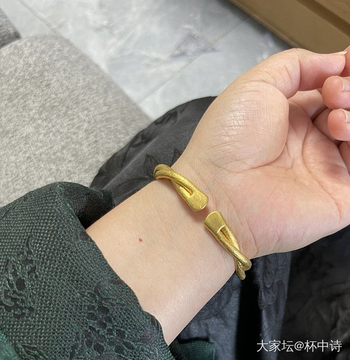 自从看到坛里姐妹推荐的香云纱，这两年买了不少_穿搭金