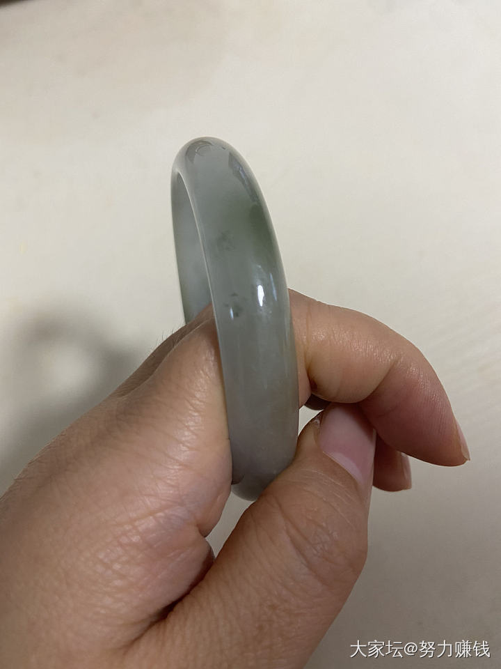 姐妹们帮看个镯子_翡翠