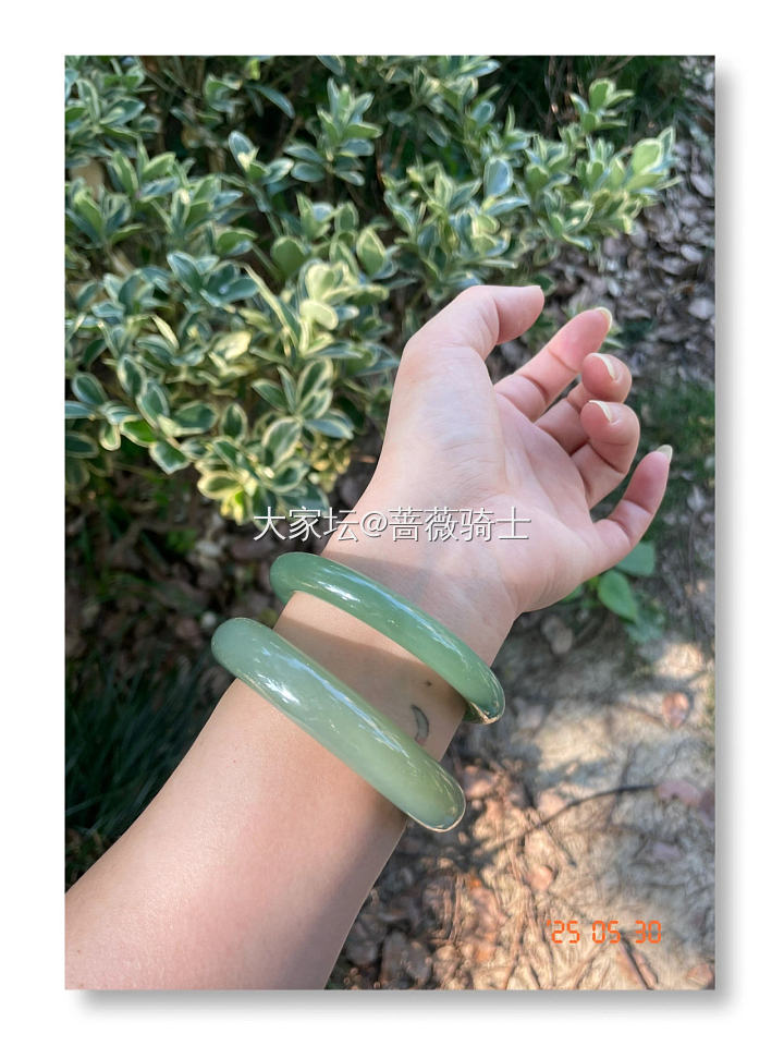 双镯，粉青&湖水绿傻傻分不清_手镯和田玉