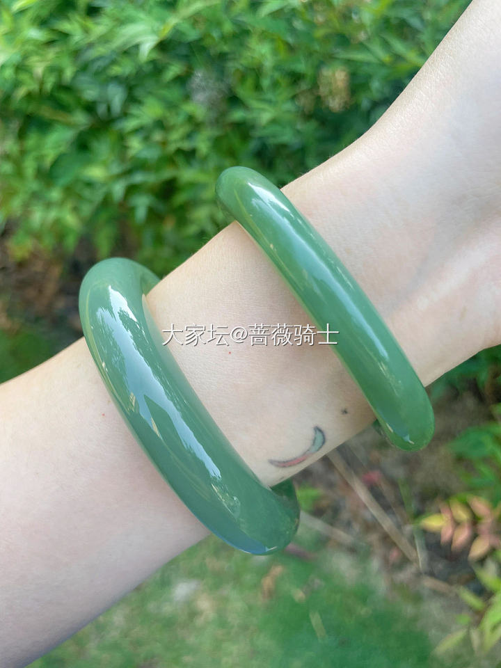 双镯，粉青&湖水绿傻傻分不清_手镯和田玉