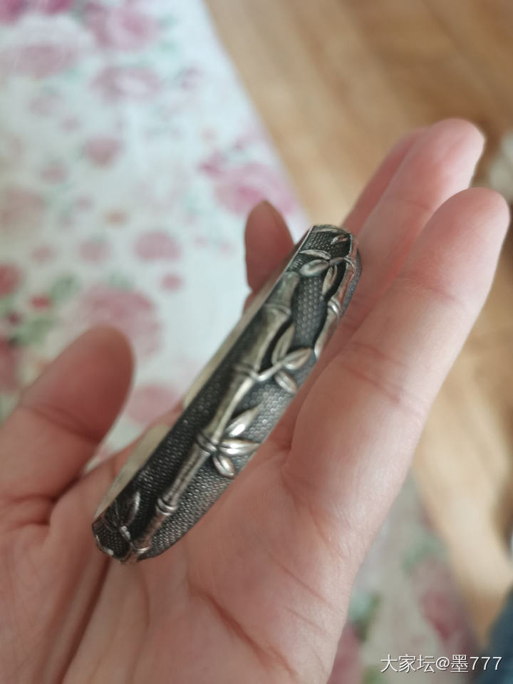 多年以前送给妈妈的，今天要回来一金一银一和田😆😆😆😆。。_手镯银