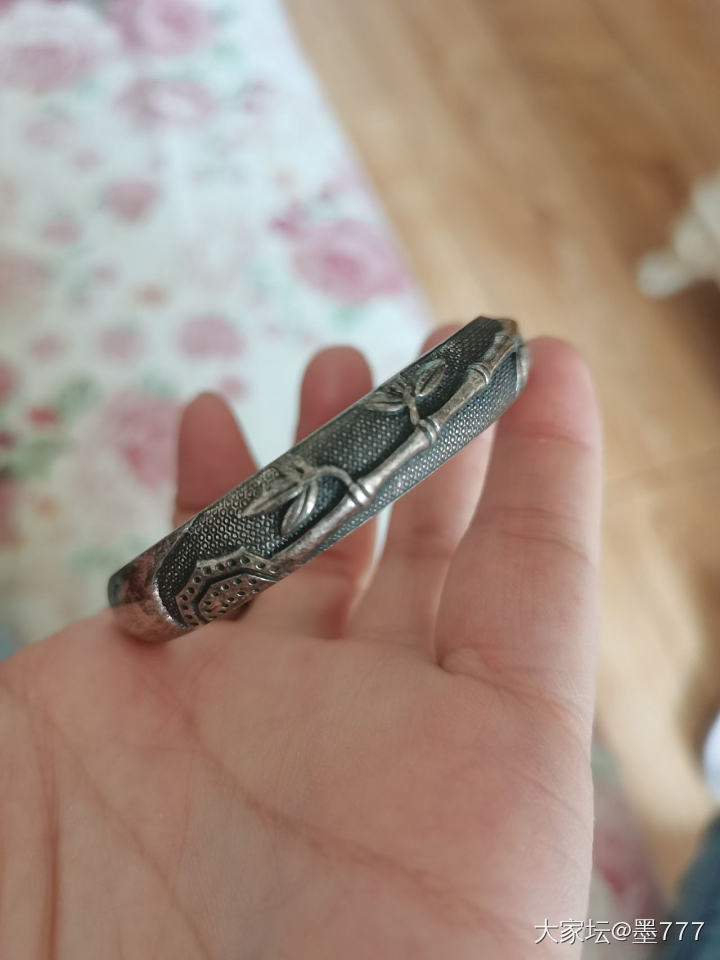 多年以前送给妈妈的，今天要回来一金一银一和田😆😆😆😆。。_手镯银