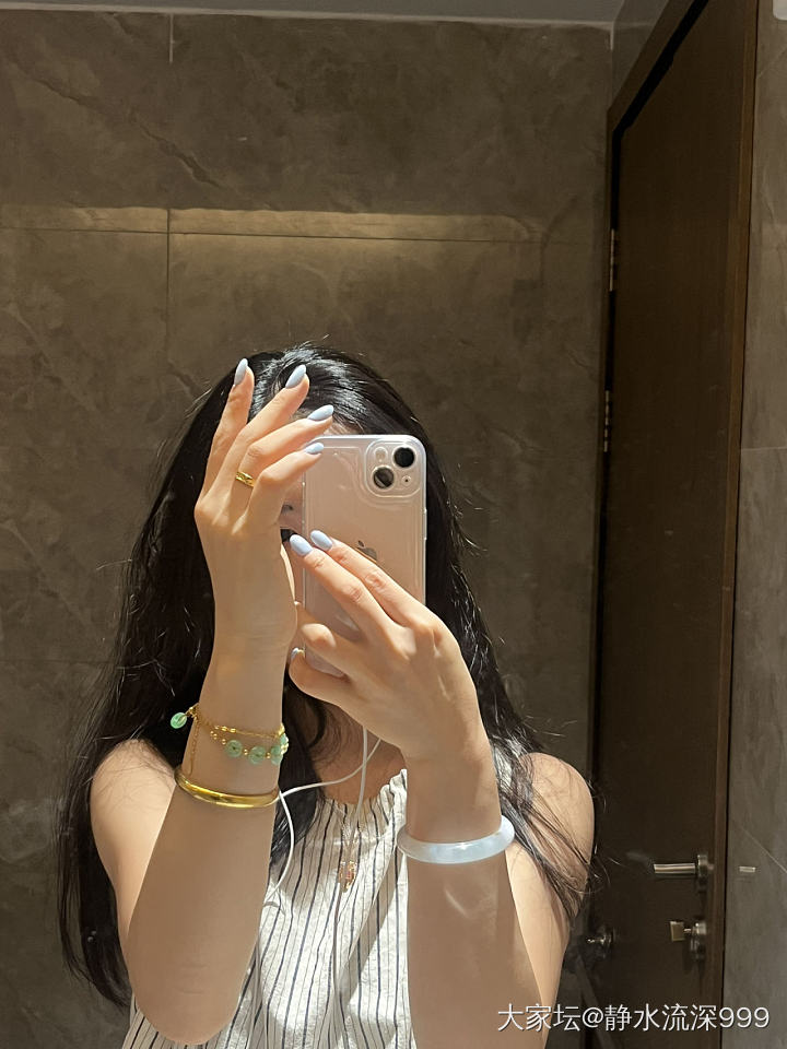 蓝色美甲好显黑_金翡翠