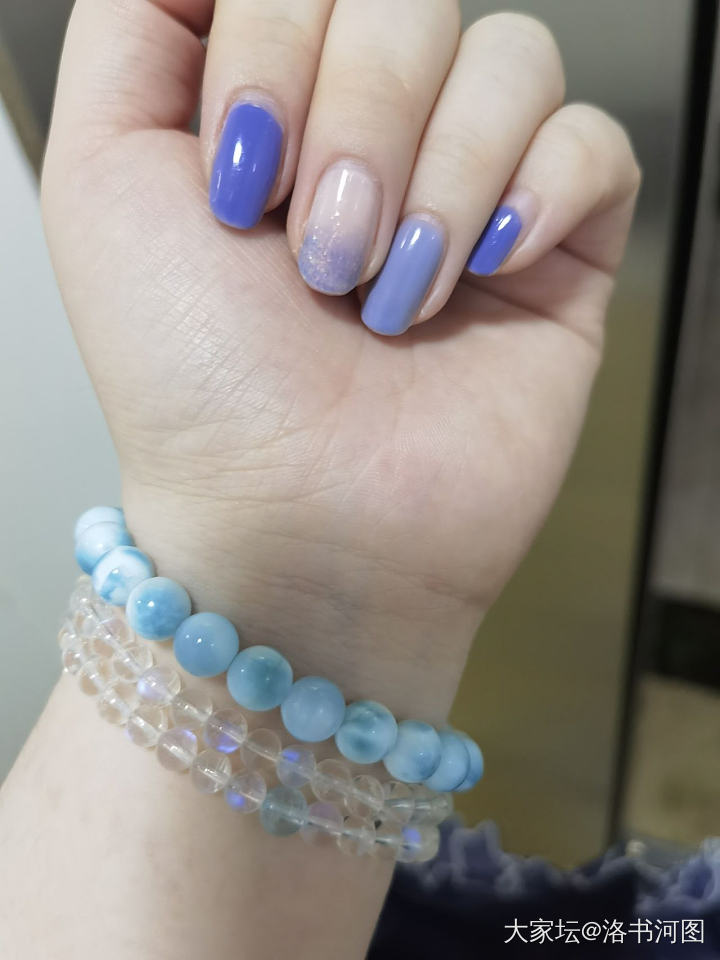 蓝色美甲好显黑_金翡翠