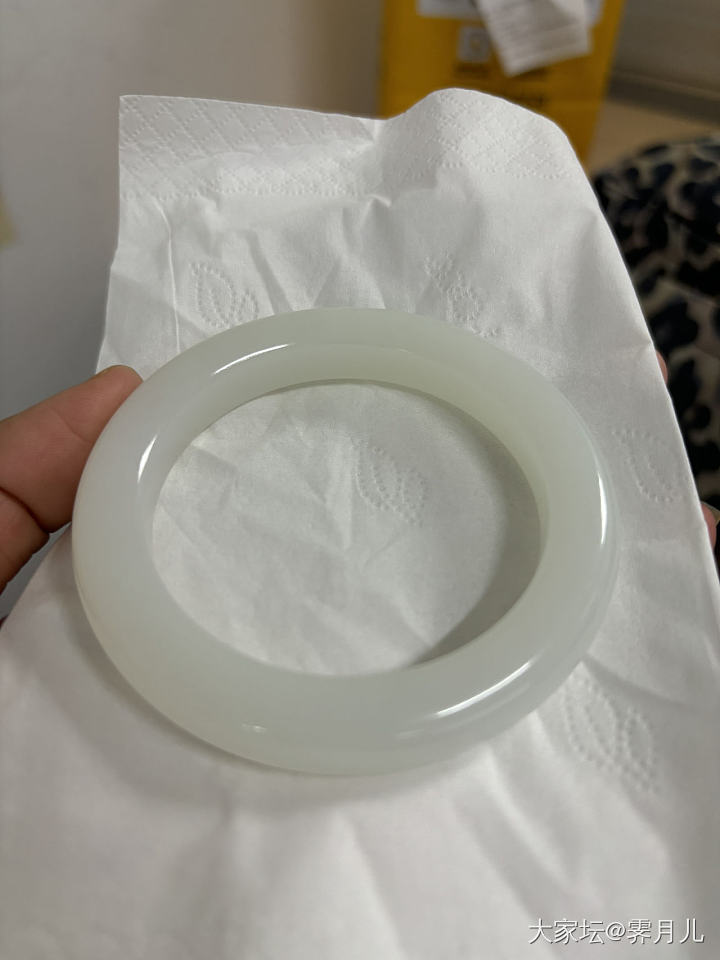 新疆山流水镯子，养了半年的效果_手镯和田玉
