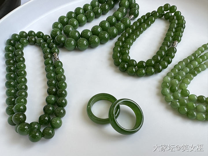 刚鉴赏了一条卡12的苹果绿手串_珠串和田玉