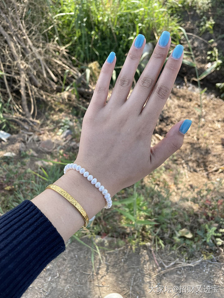 蓝色美甲好显黑_金翡翠