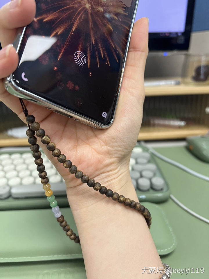 翠儿的沉香散珠做了手机链_文玩