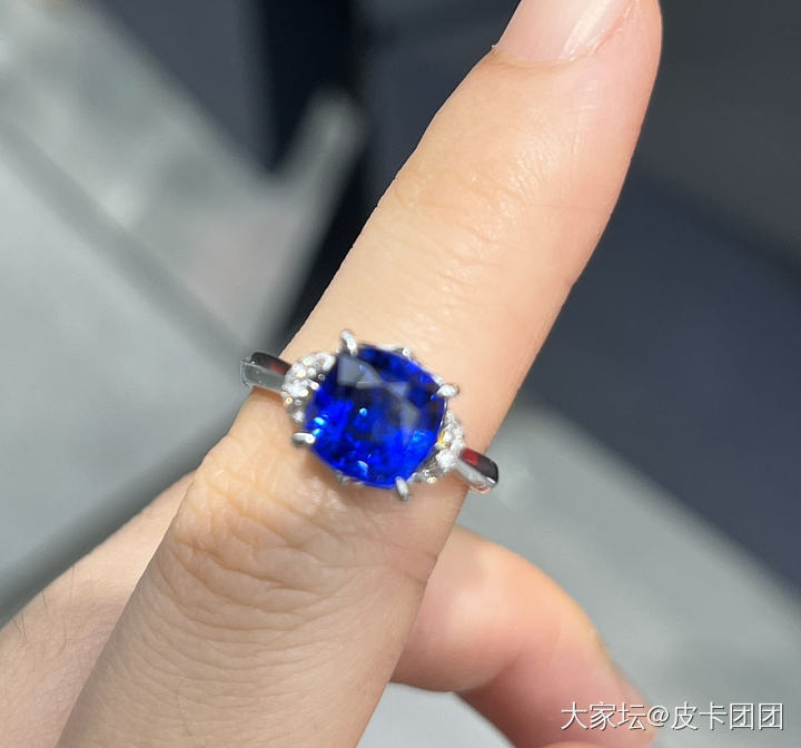4卡老烧色标皇家蓝戒指_名贵宝石