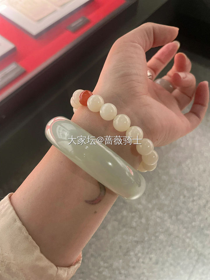 山料也有发光的一天_手镯和田玉