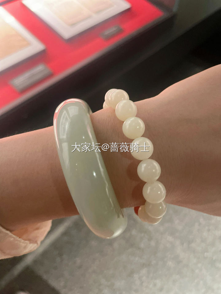 山料也有发光的一天_手镯和田玉