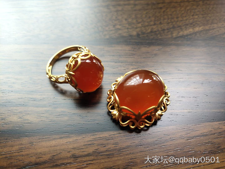 18年买的南红戒面和吊坠，记得好像两个六k，镶嵌工费和金一共花了4k，金是18k..._南红