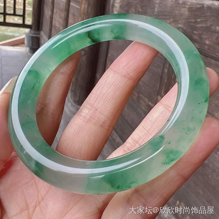 非洲翠圆条手镯超美_玉石