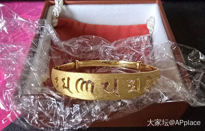 周生生全新黄金手镯_金