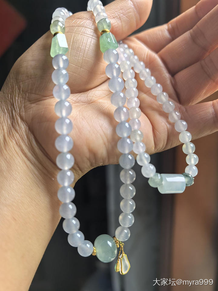 淡紫加白冰拼的串_翡翠