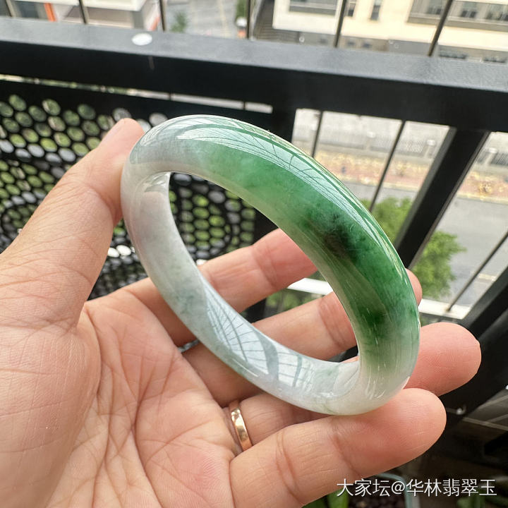 放漏-辣绿白底青59.5mm_翡翠