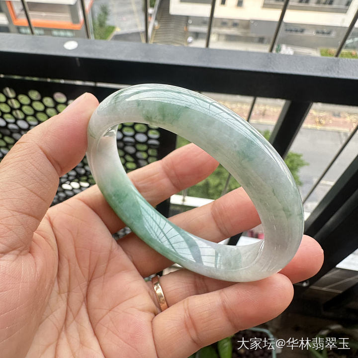放漏-辣绿白底青59.5mm_翡翠