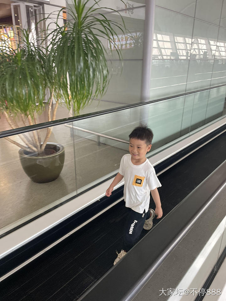 挑战独自带娃坐飞机✈️_闲聊