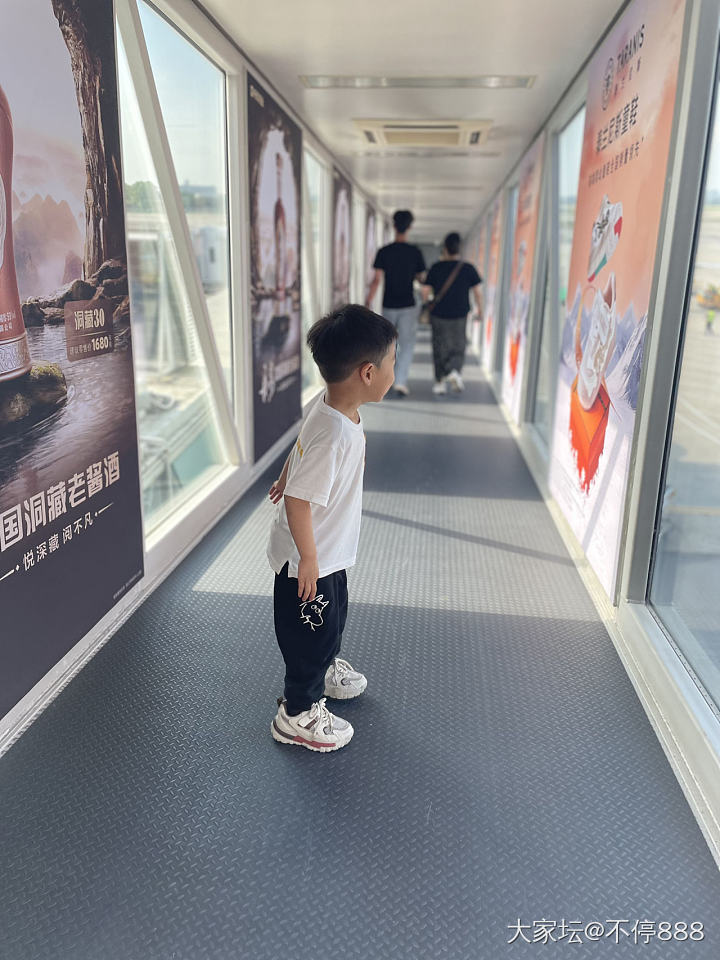挑战独自带娃坐飞机✈️_闲聊