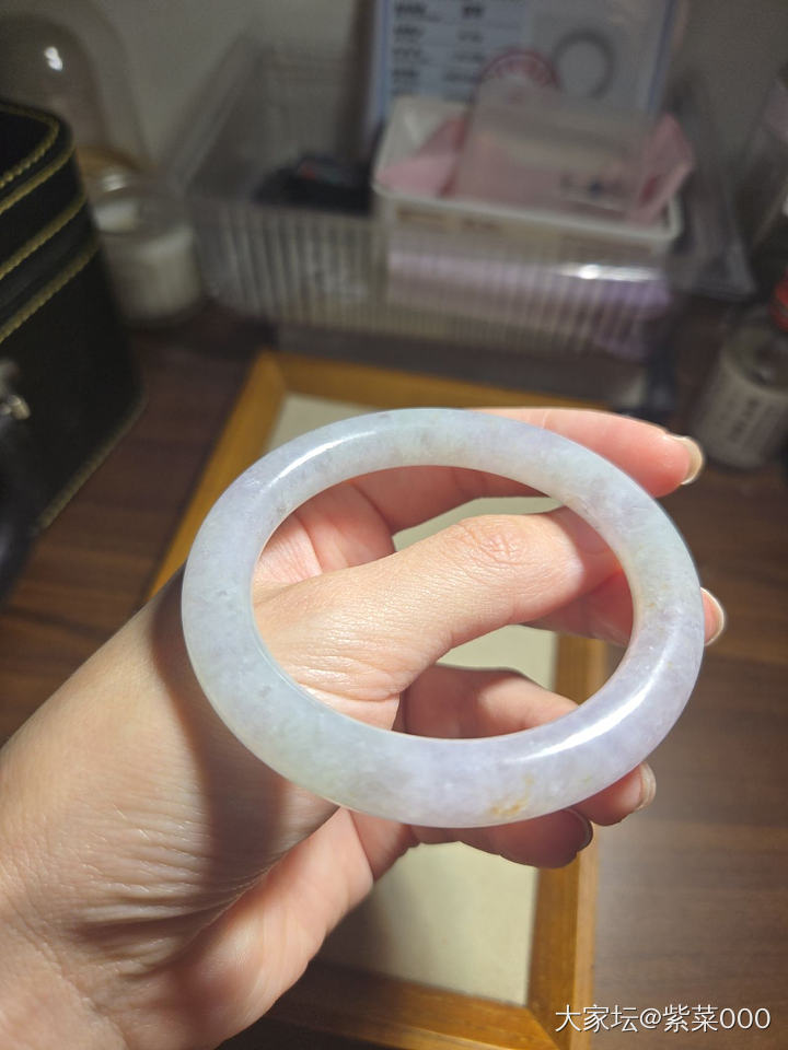 亏出！2999亏出，无纹裂，很仙气的春彩镯子。_翡翠