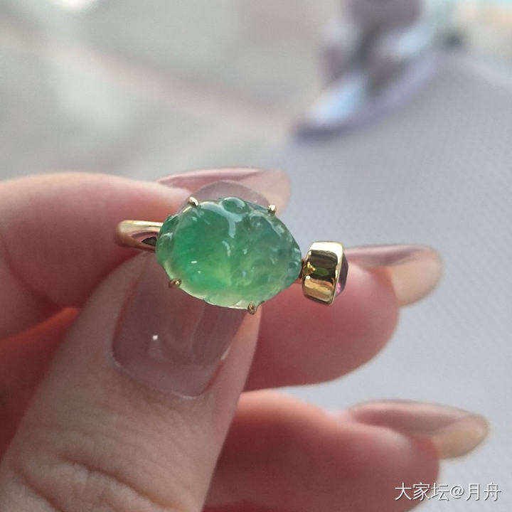 （已出鉴赏）冰绿三脚金蟾翡翠戒指_翡翠