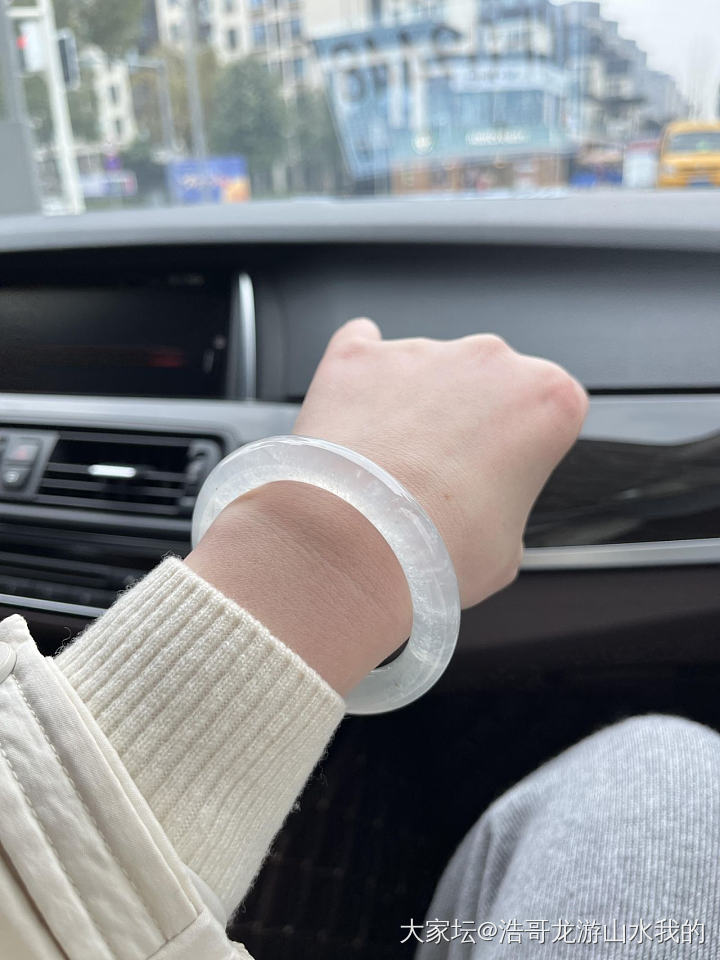 这只翡翠手镯是不是坛友的？_翡翠