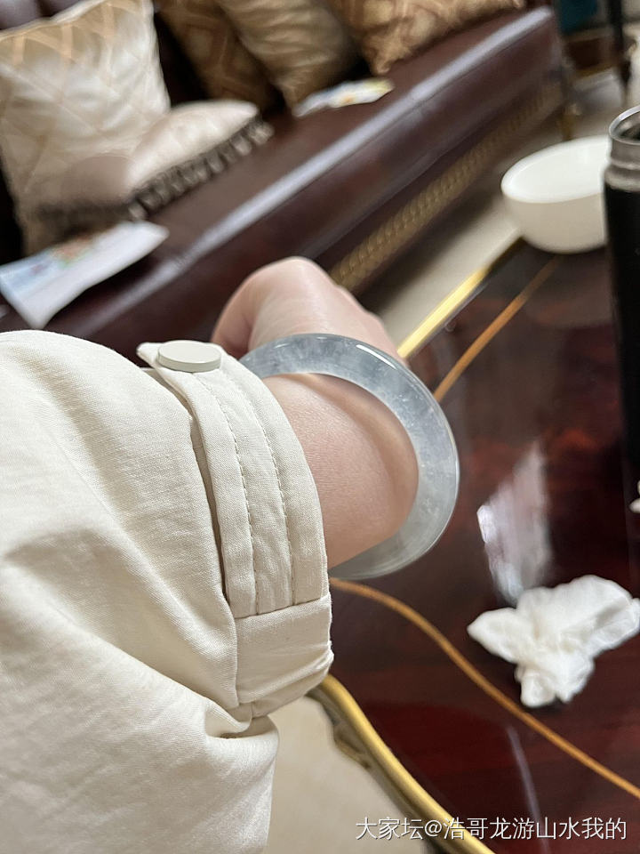 这只翡翠手镯是不是坛友的？_翡翠