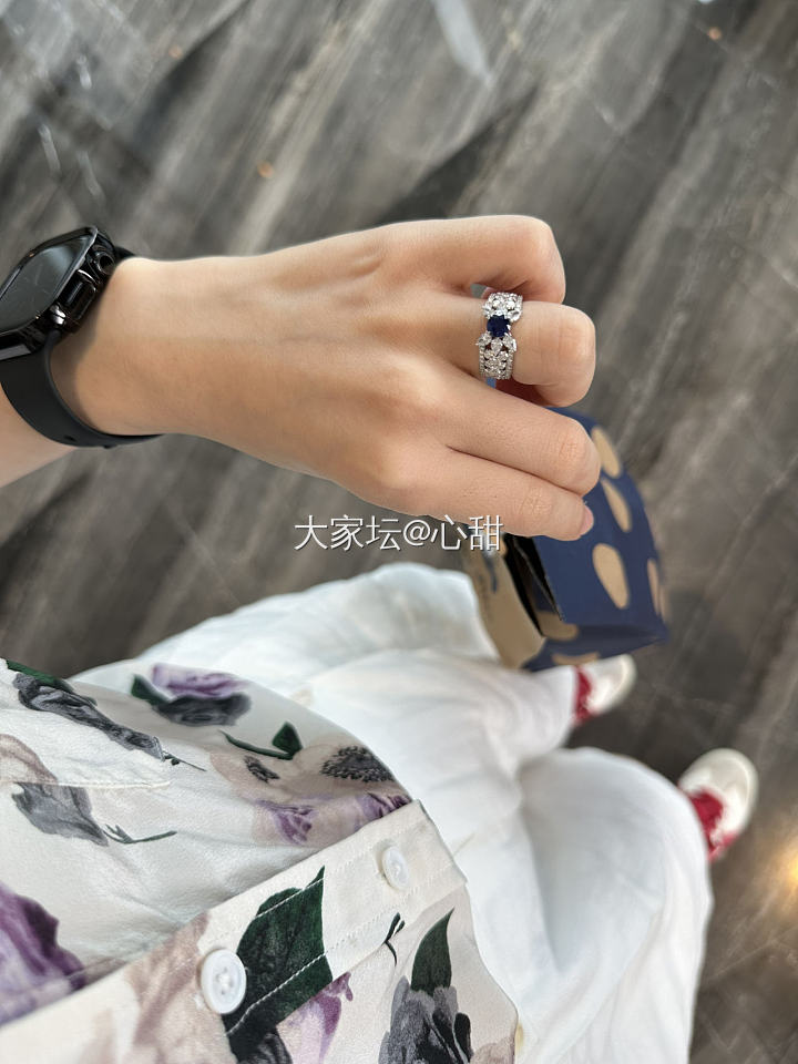 挑战珠宝首饰不重样第57天 没有光的时候，我的蓝宝石好黑喔_戒指蓝宝石