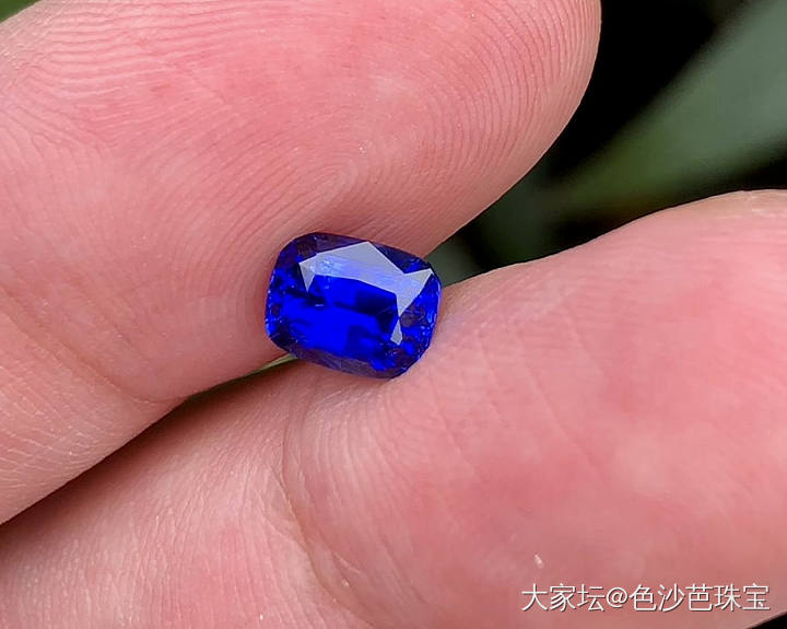 1.63克拉色标级全净体皇家蓝蓝宝石_名贵宝石