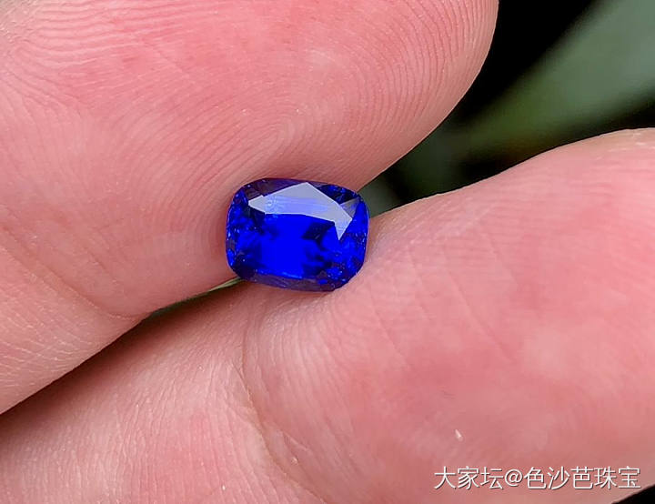 1.63克拉色标级全净体皇家蓝蓝宝石_名贵宝石