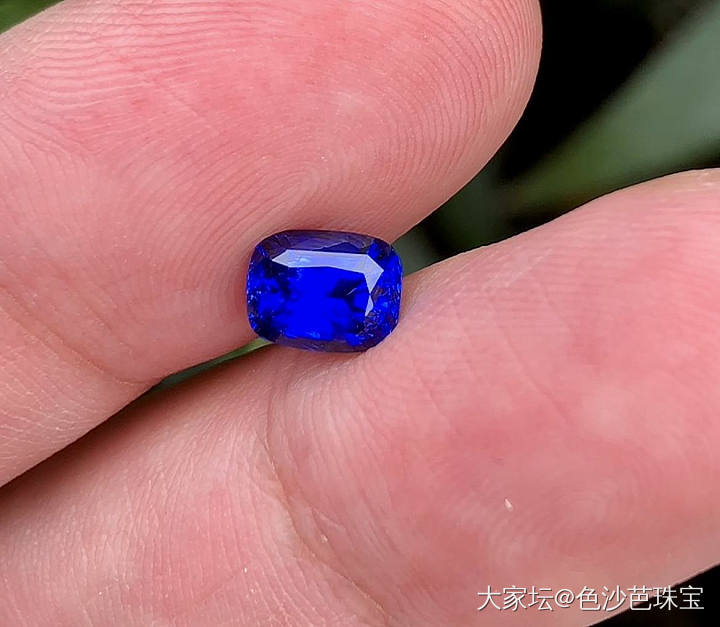 1.63克拉色标级全净体皇家蓝蓝宝石_名贵宝石