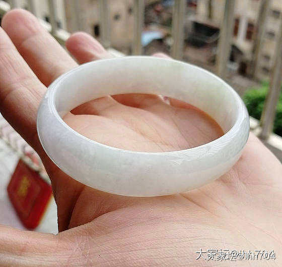 宽边翡翠手镯_翡翠