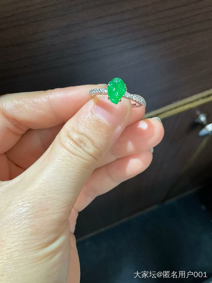 看一下你们的色标级甜绿翡翠_翡翠