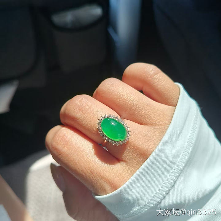 看一下你们的色标级甜绿翡翠_翡翠