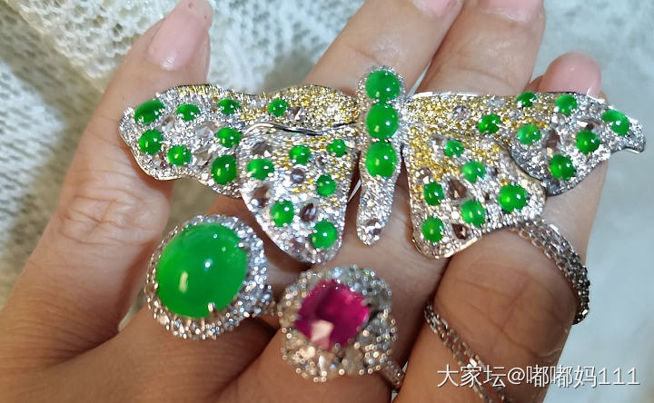 看一下你们的色标级甜绿翡翠_翡翠