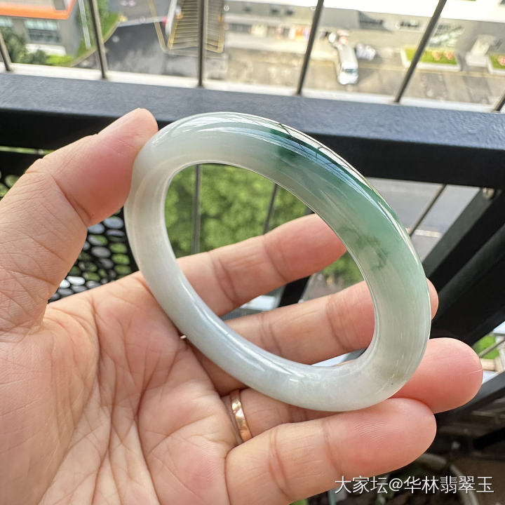 糯化地白底青圆条56mm_翡翠