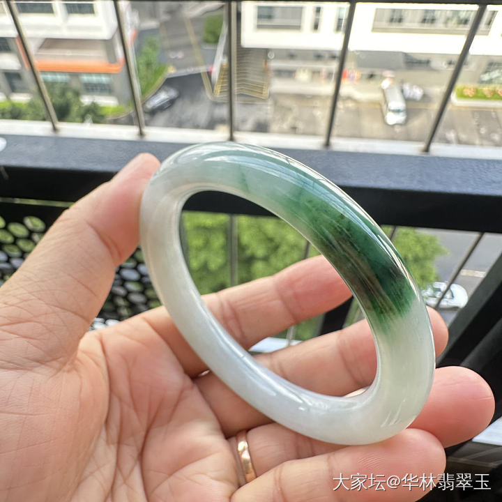 糯化地白底青圆条56mm_翡翠
