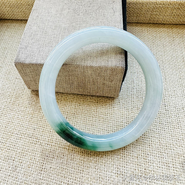 糯化地白底青圆条56mm_翡翠