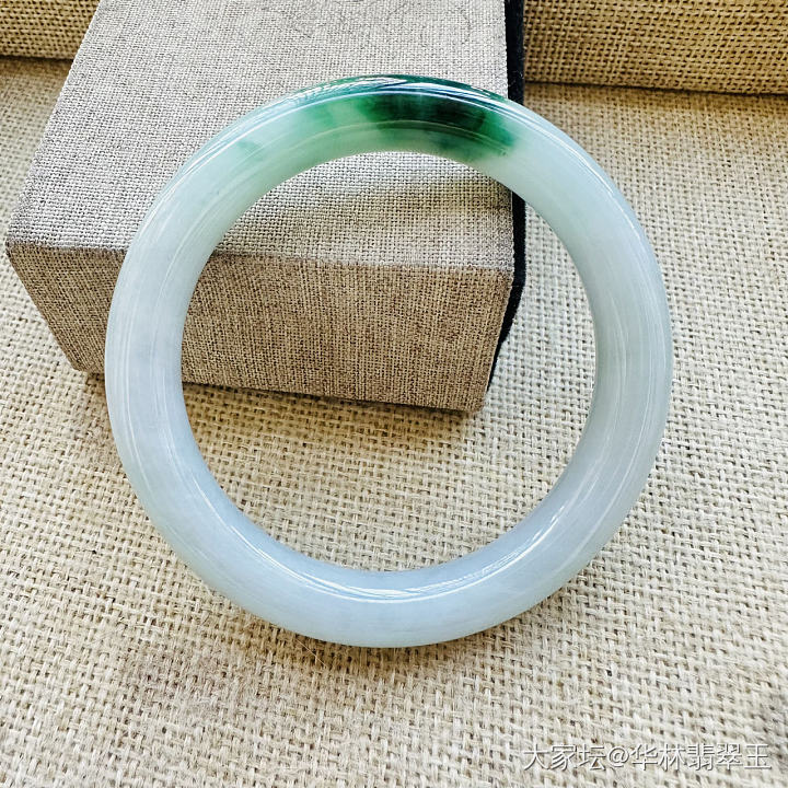 糯化地白底青圆条56mm_翡翠
