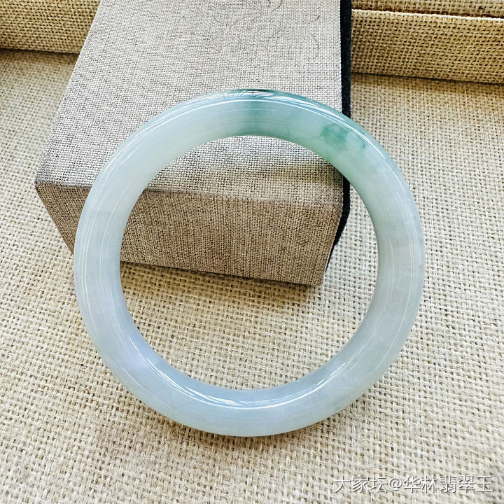 糯化地白底青圆条56mm_翡翠