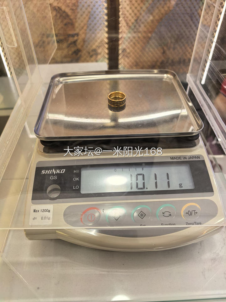 ÷老铺黄金蓝宝石戒指，宽版的18号圈口，这款很难买到的。_金