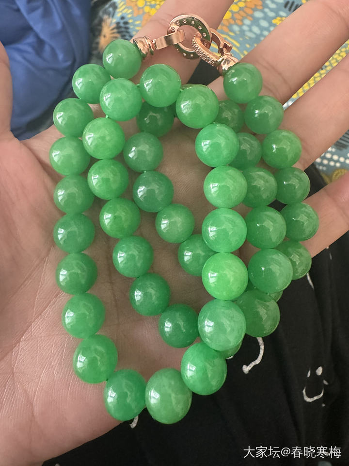 新入的一串绿翡翠，好好看_翡翠