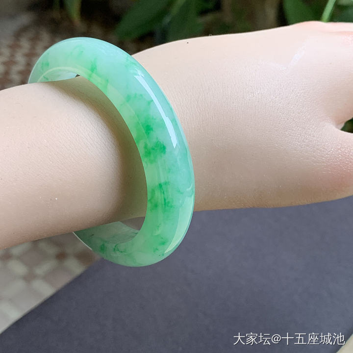 择一镯永相伴_翡翠
