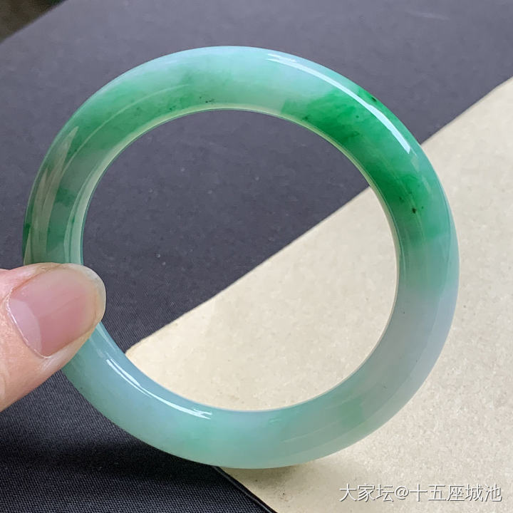 择一镯永相伴_翡翠