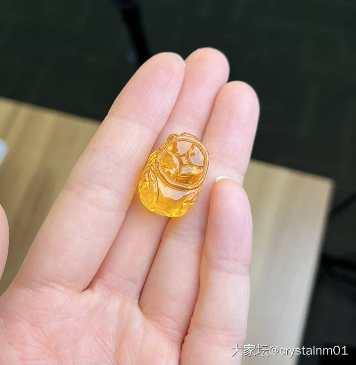 出几个金珀蜜蜡小雕件_琥珀蜜蜡